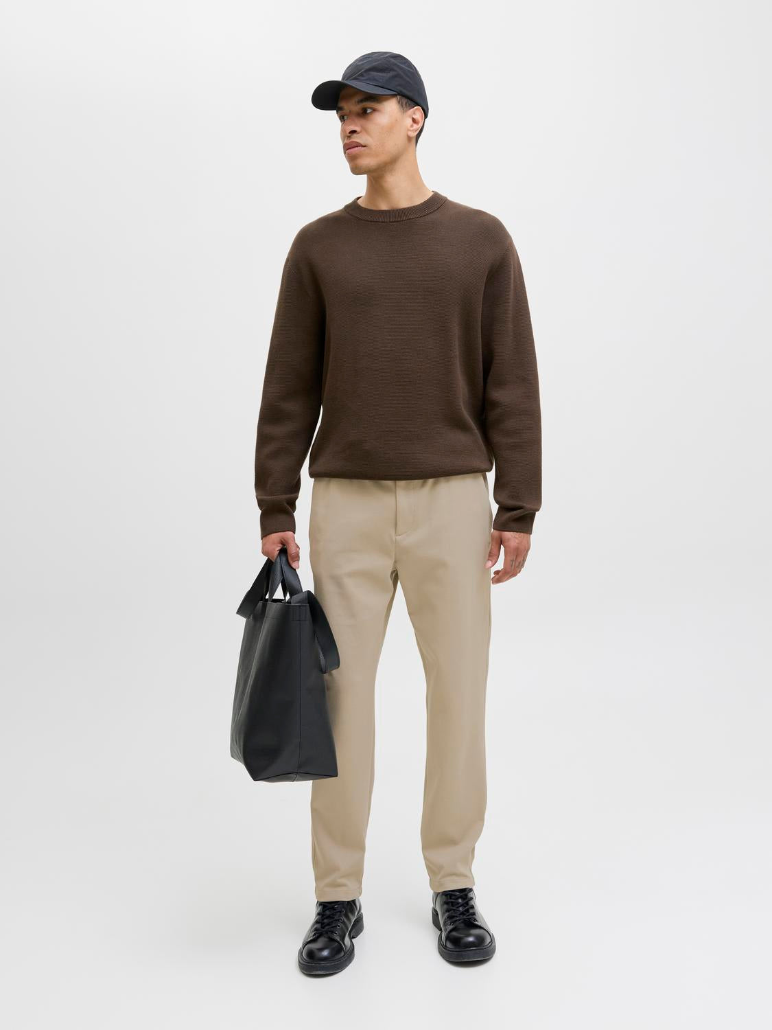 model_shot-front_full