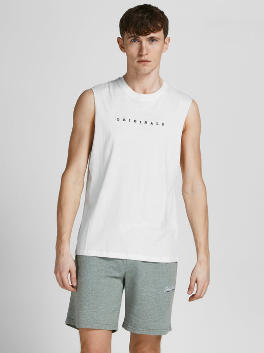تيشيرت أبيض بدون أكمام بقصة Oversize
