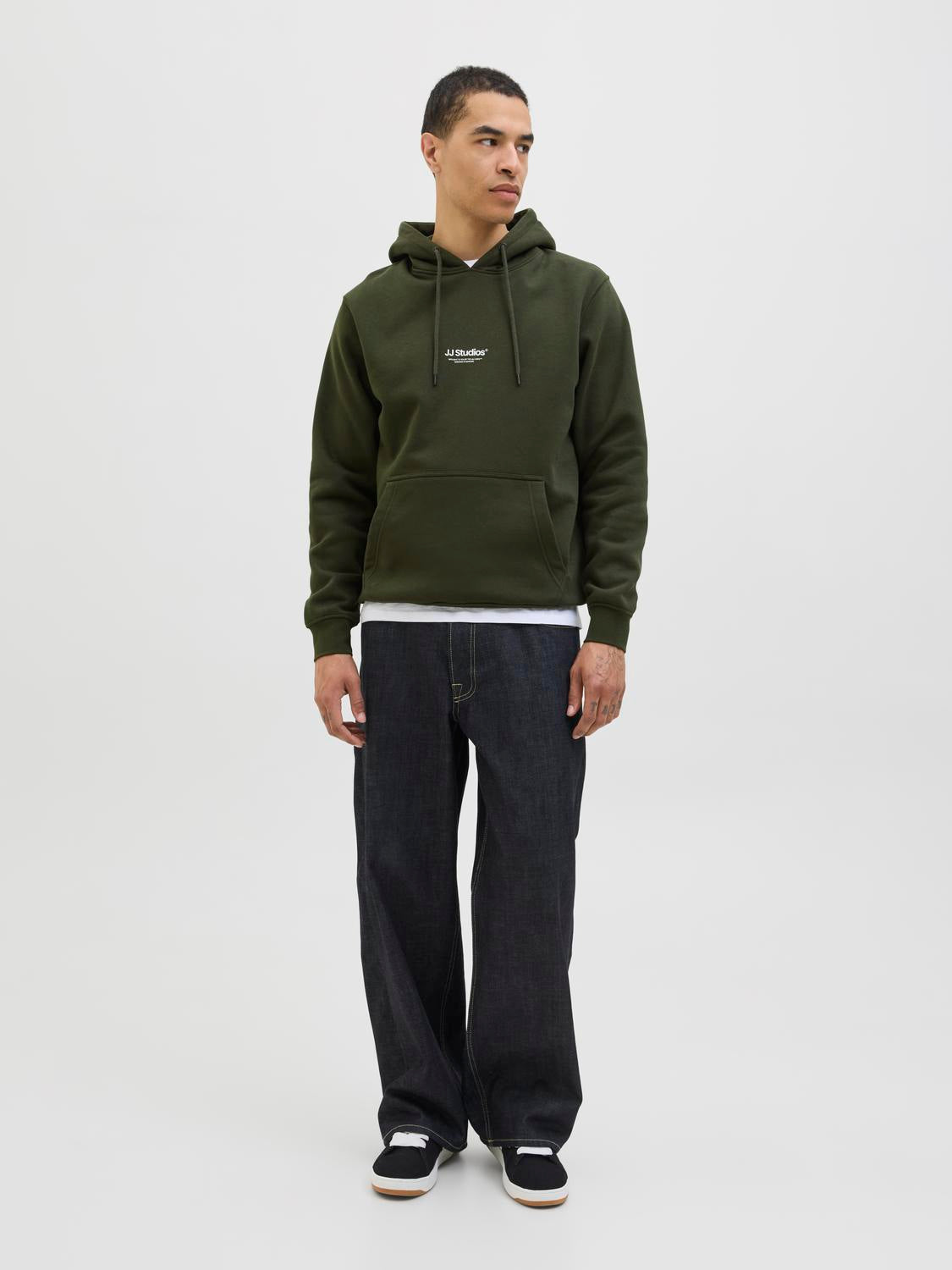 model_shot-front_full