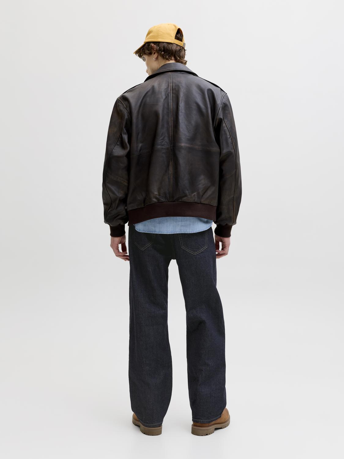 model_shot-back