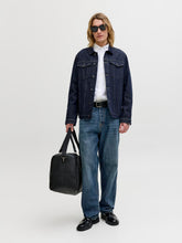 model_shot-front_full