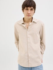 قميص بيج من جاك اند جونز – موديل من الجانب