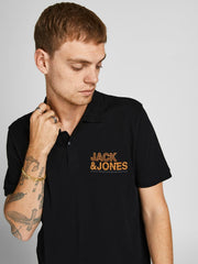 نظرة جانبية على تيشيرت بولو رجالي أسود بتطريز برتقالي