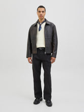 تيشيرت رجالي قطن نص كم لون Antique White من جاك آند جونز – إطلالة أمامية