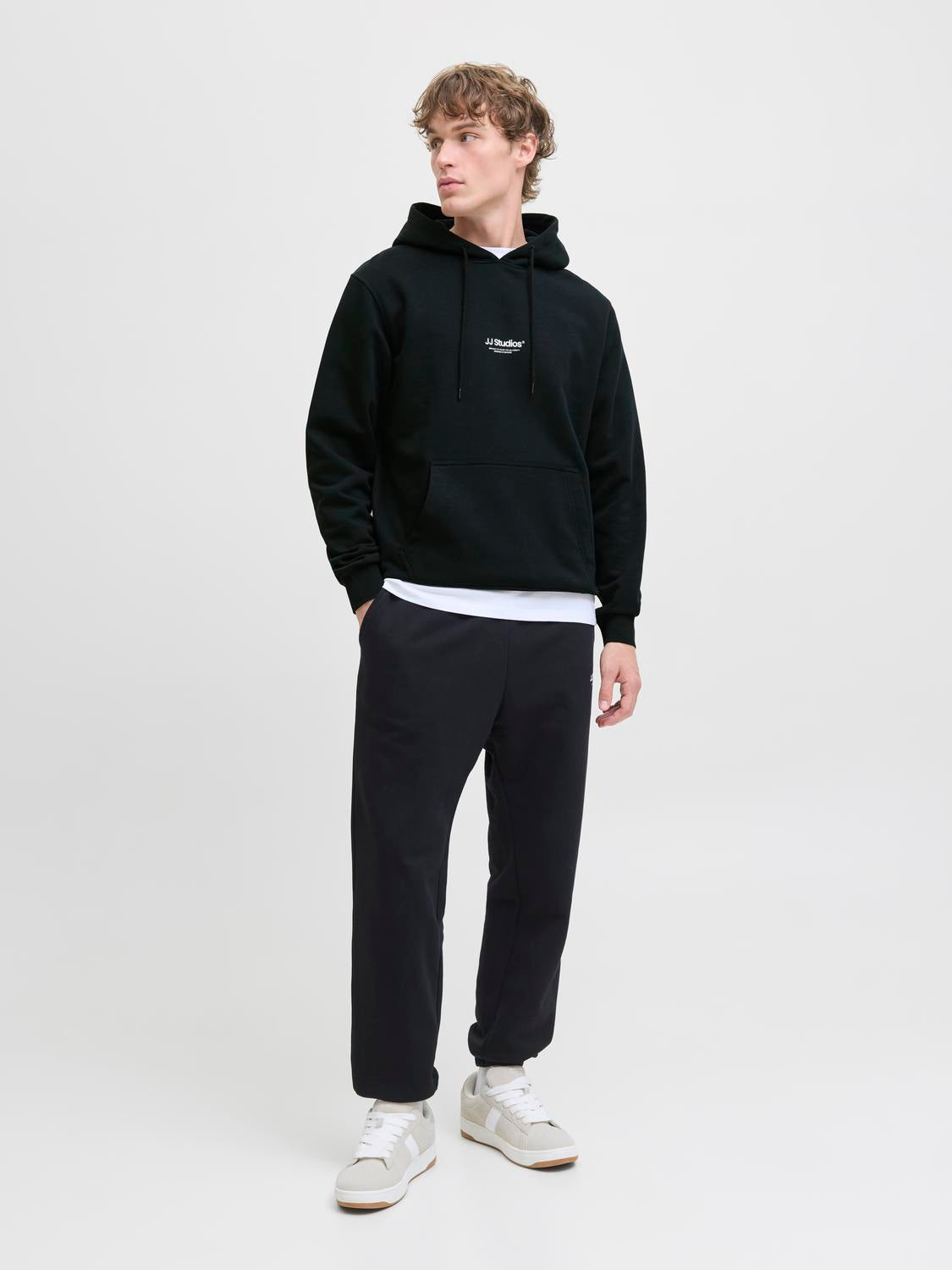 model_shot-front_full