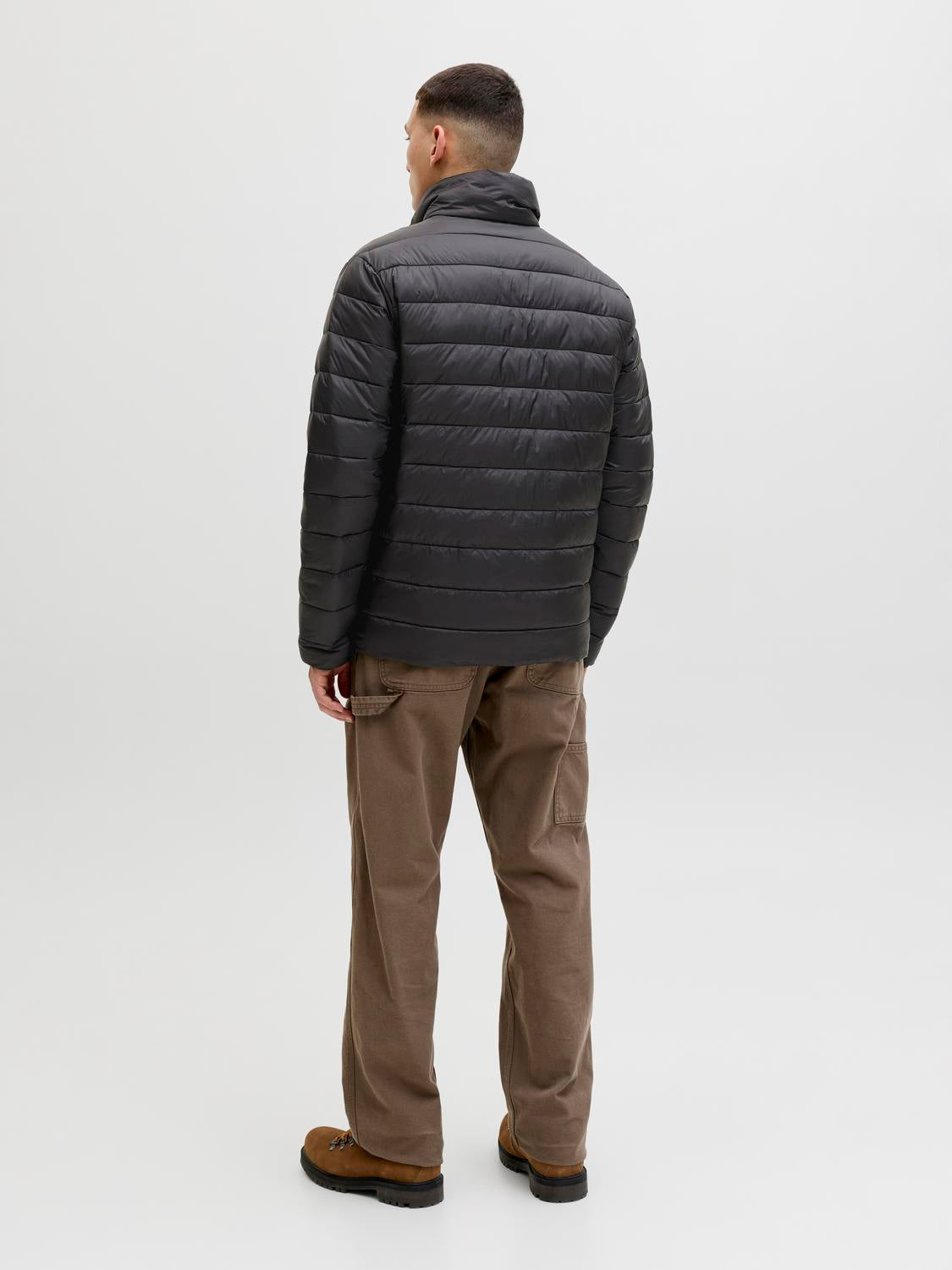 model_shot-back