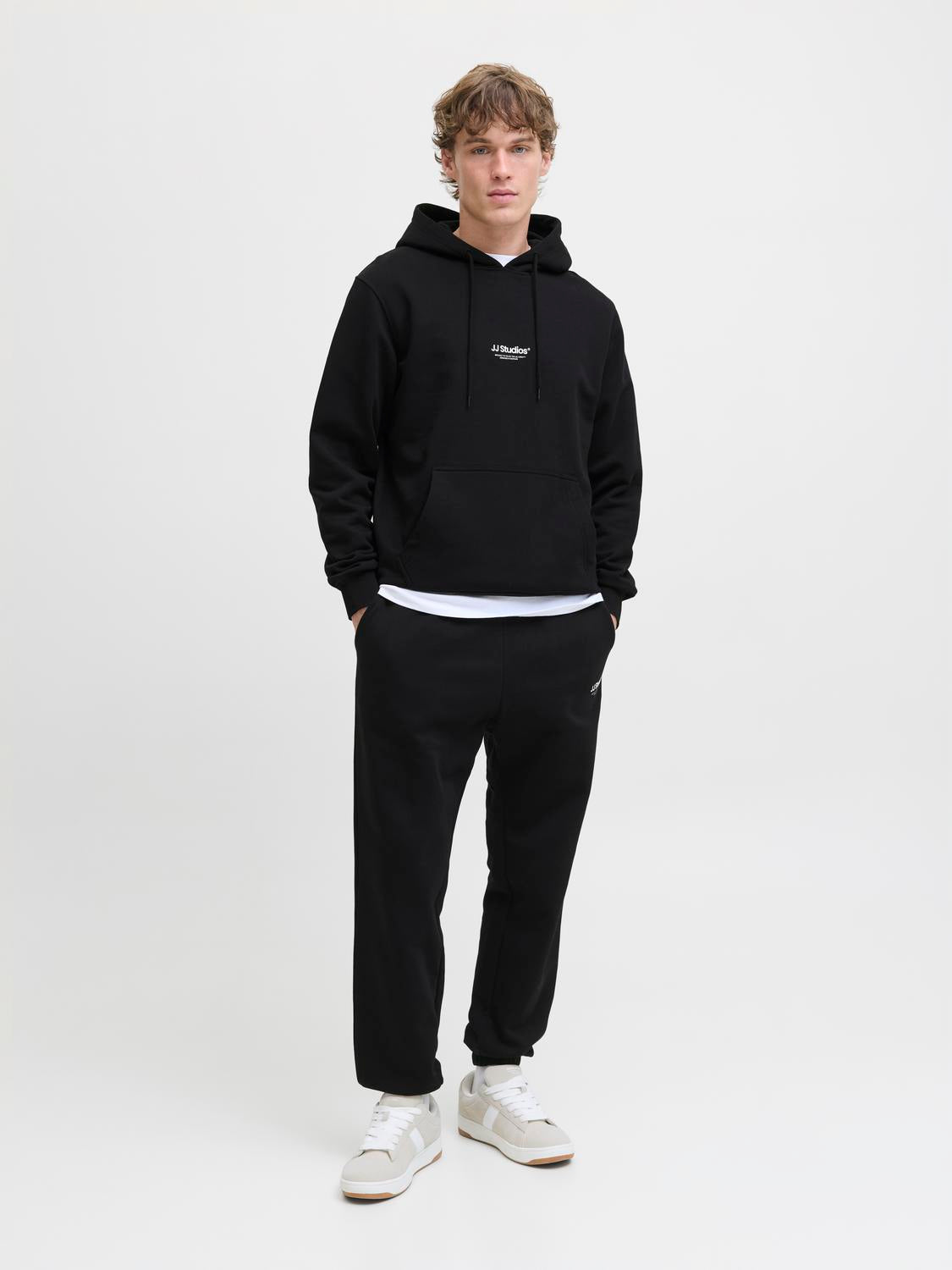 model_shot-front_full