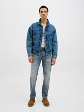 بنطال جينز رجالي أزرق من الأمام