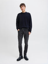 جينز جاك آند جونز Slim Fit الأسود: قطعة "أوريجينال" كلاسيكية بتمدد مريح لمظهر أنيق يومي.