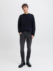 جينز جاك آند جونز Slim Fit الأسود: قطعة "أوريجينال" كلاسيكية بتمدد مريح لمظهر أنيق يومي.