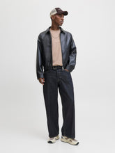 model_shot-front_full