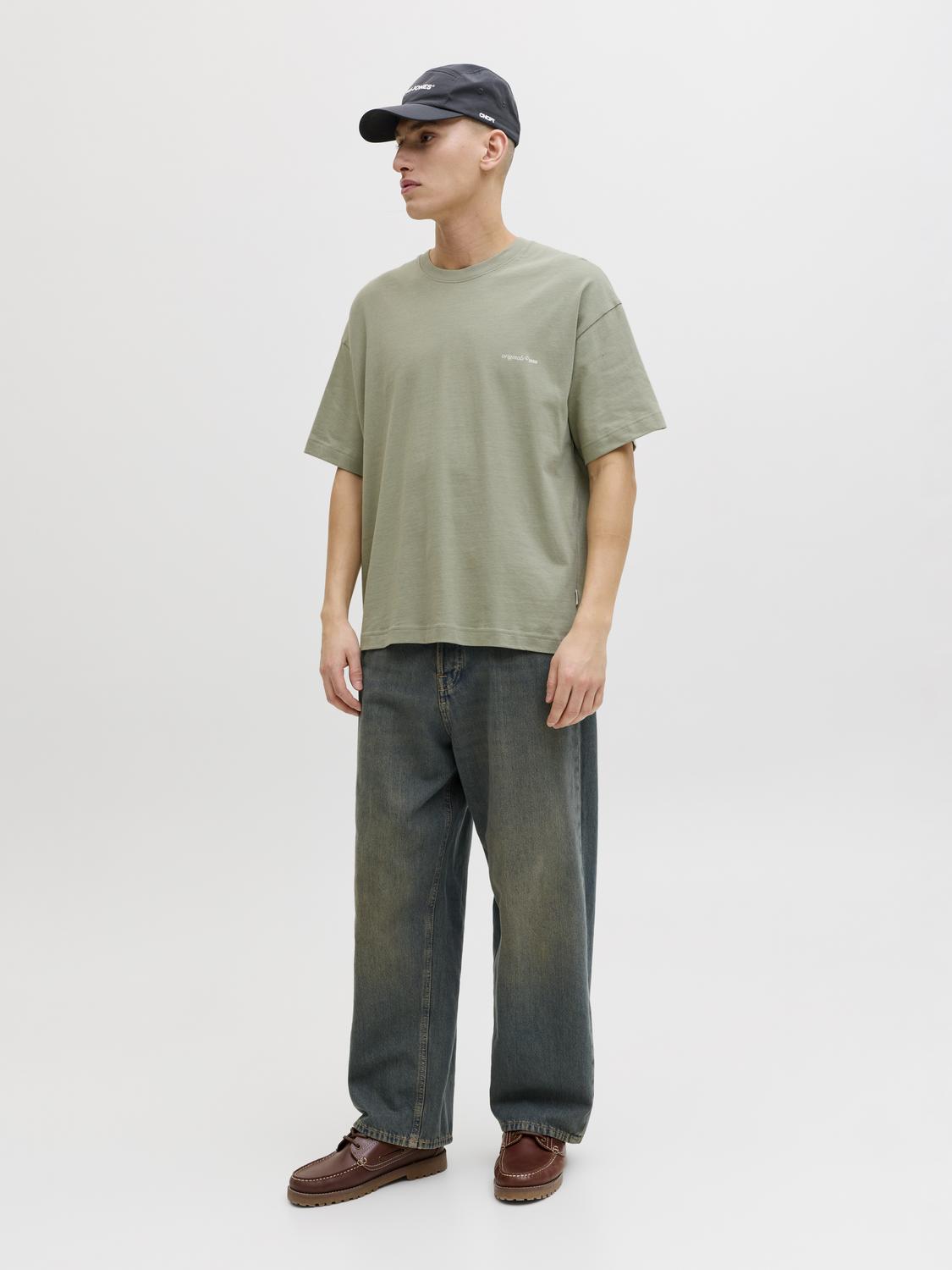 model_shot-front_full
