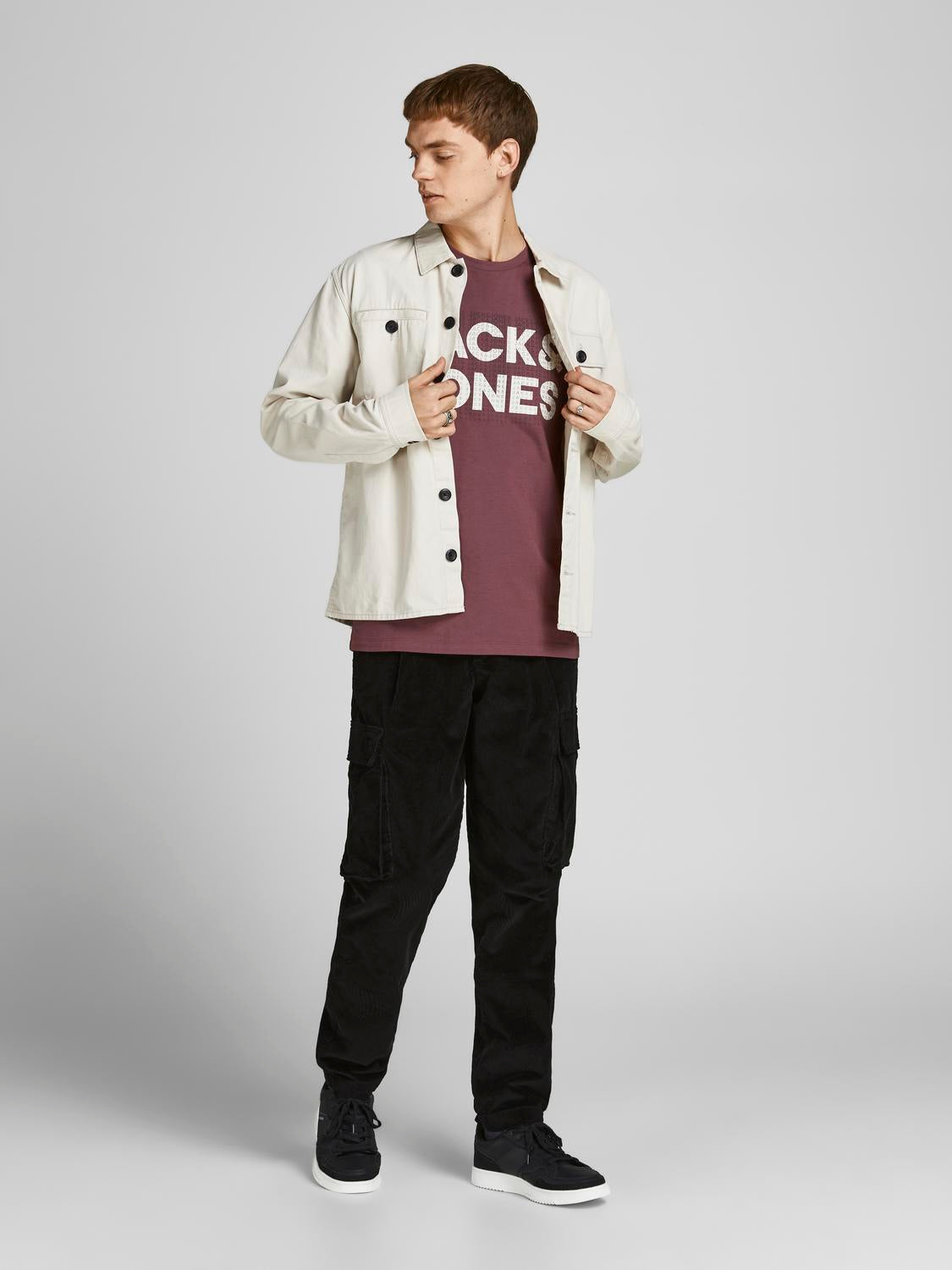 model_shot-front_full