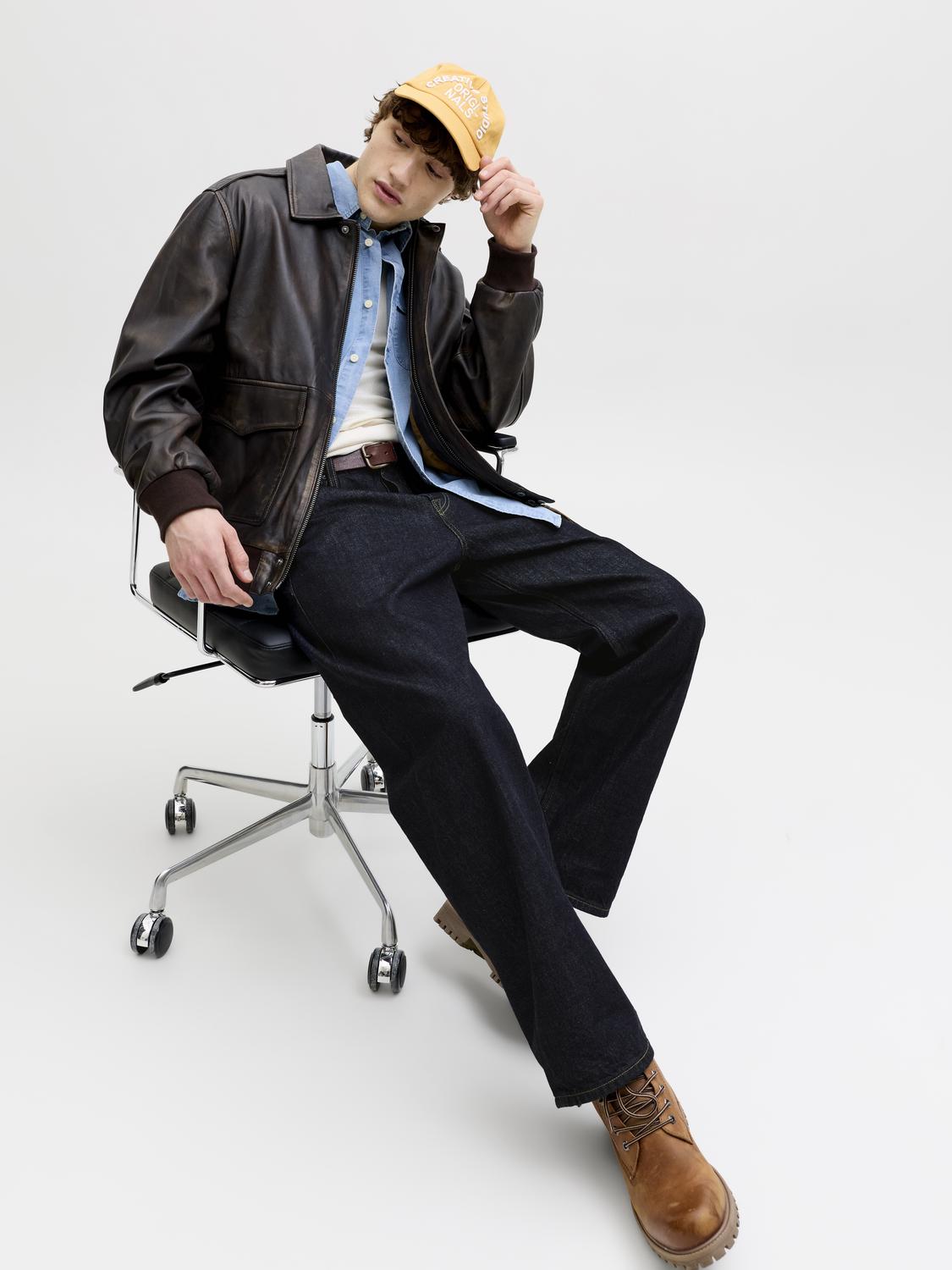 model_shot-creative