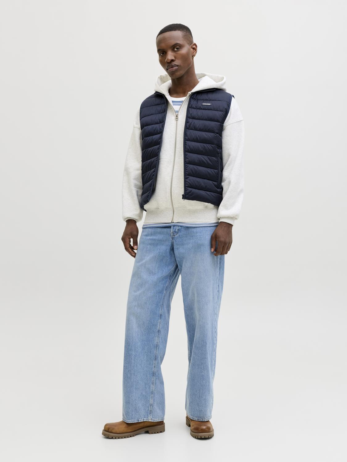 model_shot-front_full