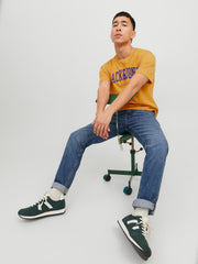 model_shot-creative