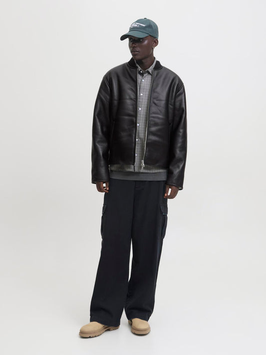 model_shot-front_full