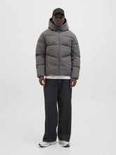 النص العربي الاحترافي يركز على اللون الرمادي الداكن