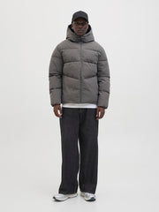 النص العربي الاحترافي يركز على اللون الرمادي الداكن