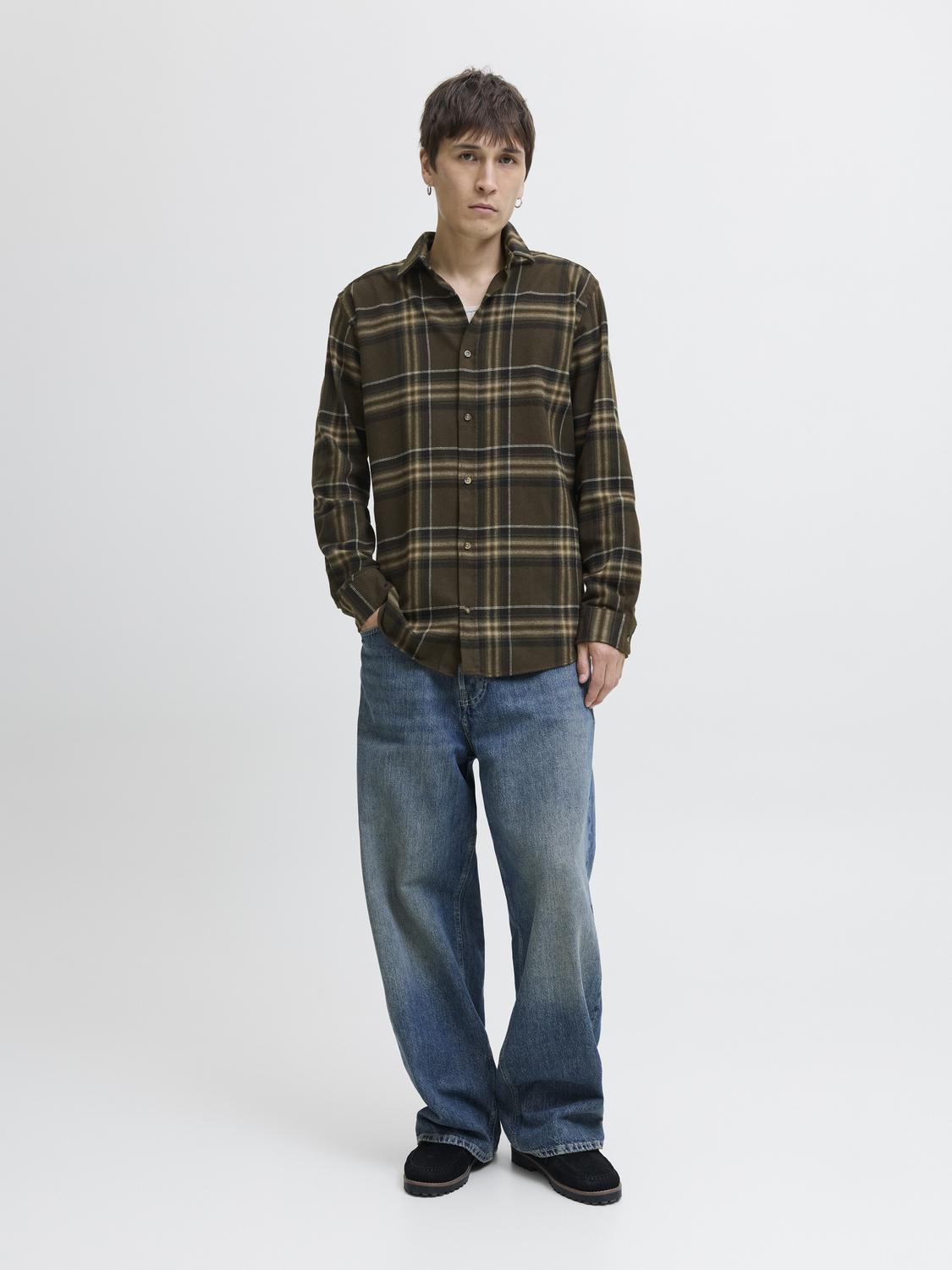 model_shot-front_full