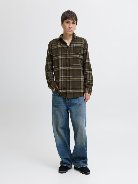 model_shot-front_full
