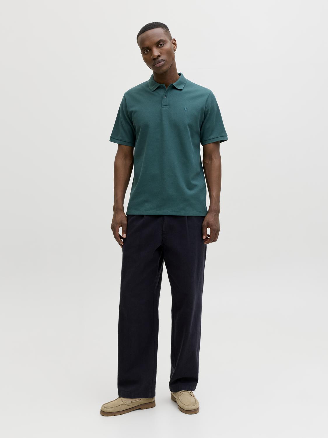 model_shot-front_full