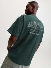 model_shot-creative