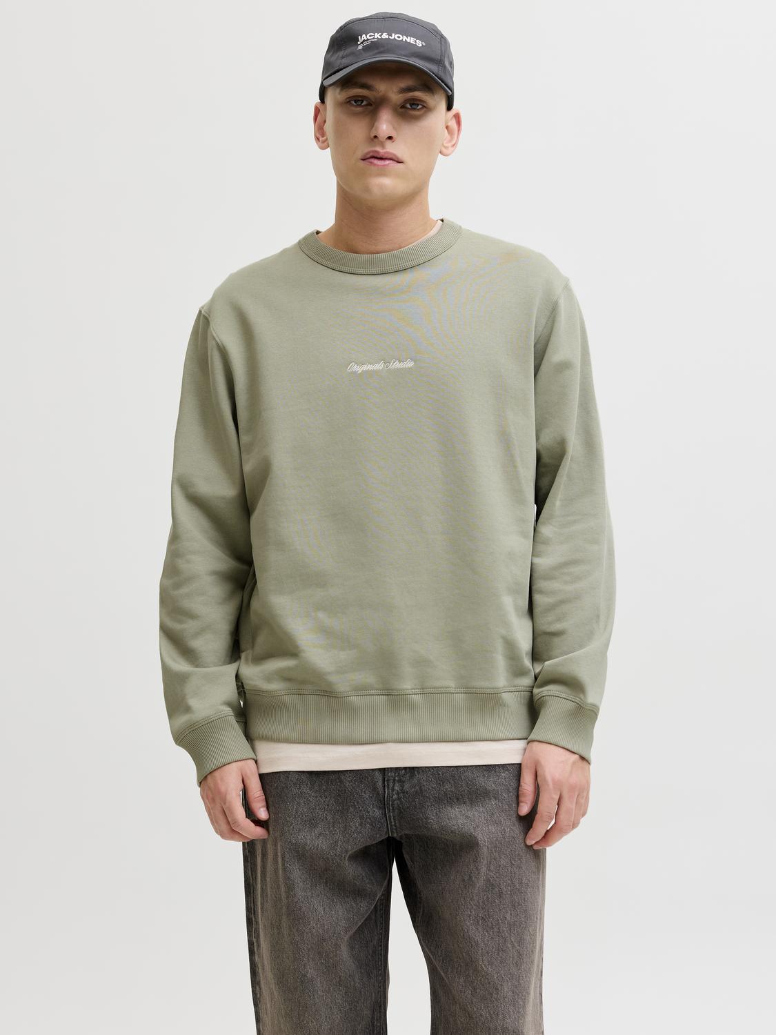 model_shot-front