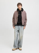 model_shot-front_full