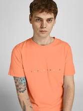 model_shot-creative