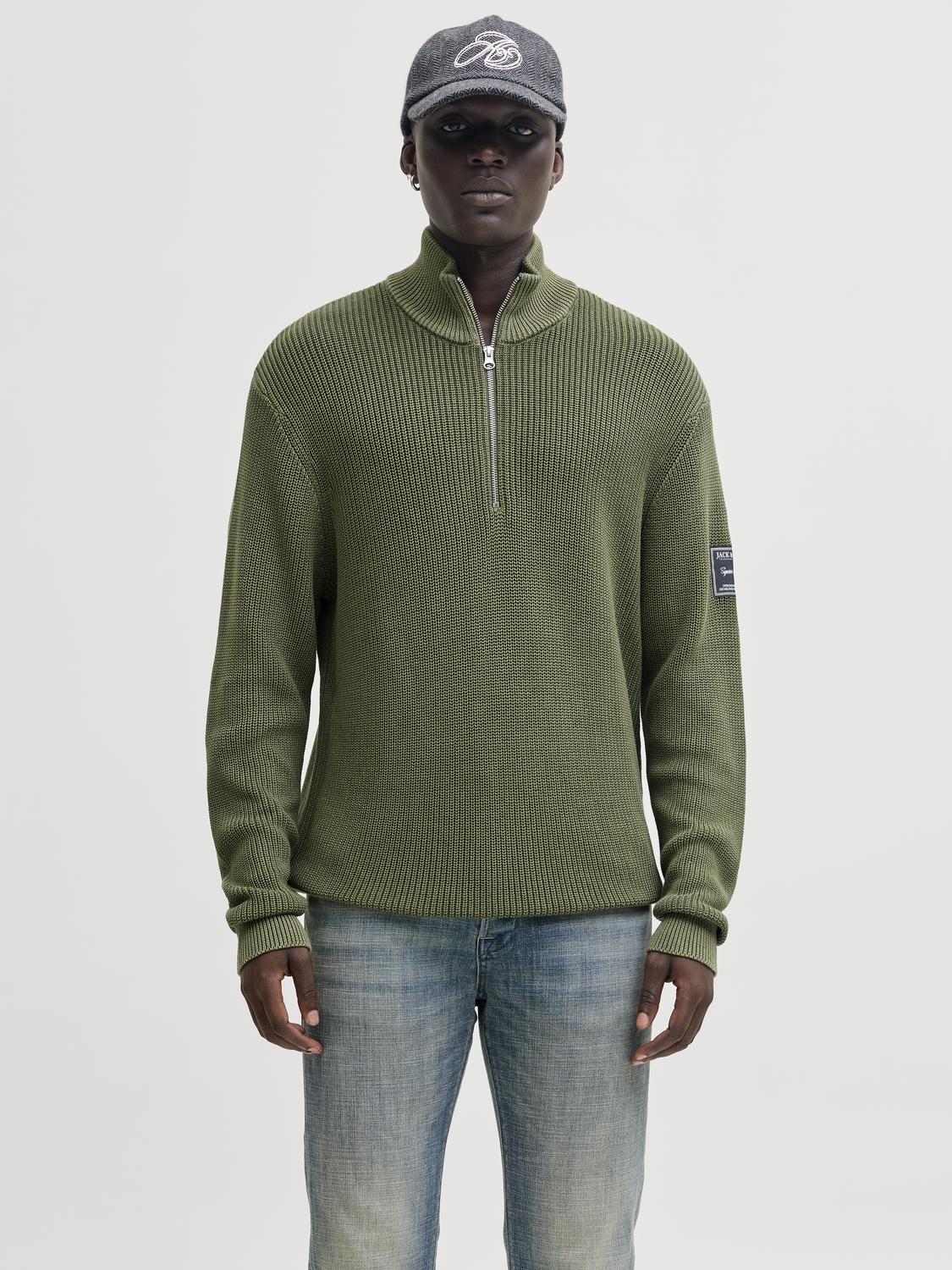 بلوفر رجالي بياقة عالية، نصف سحاب (Half Zip)، ملابس شتوية.