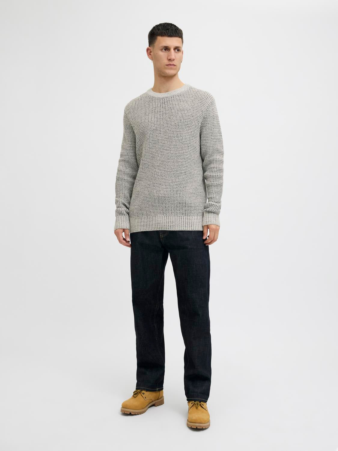 model_shot-front_full