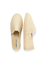 model_shot-front_full