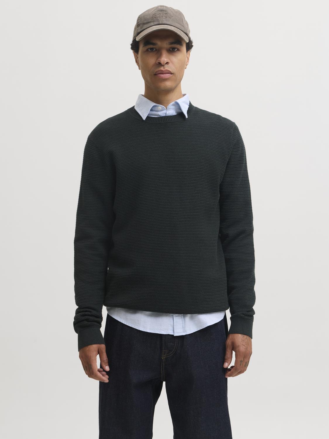 model_shot-front