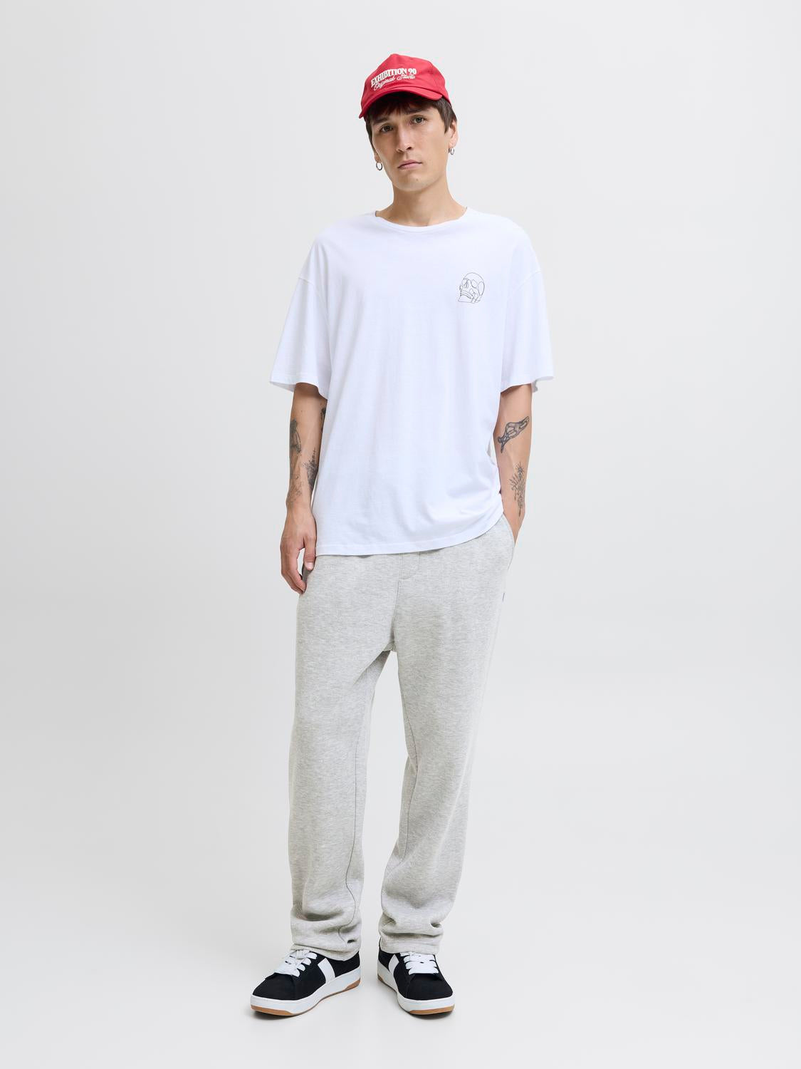model_shot-front_full