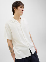 إطلالة كاملة بالقميص الأبيض