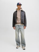 model_shot-front_full