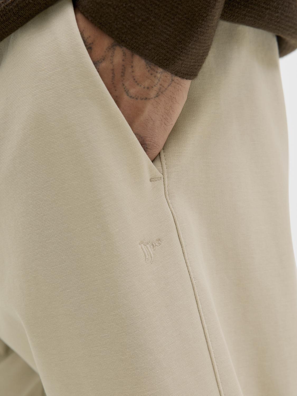model_shot-detail