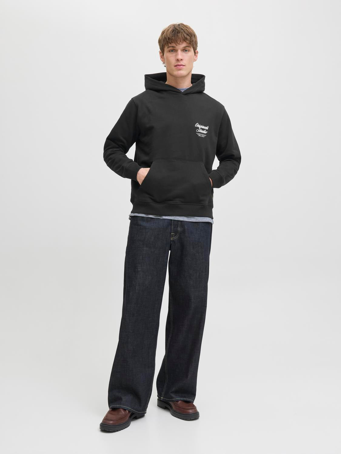 model_shot-front_full
