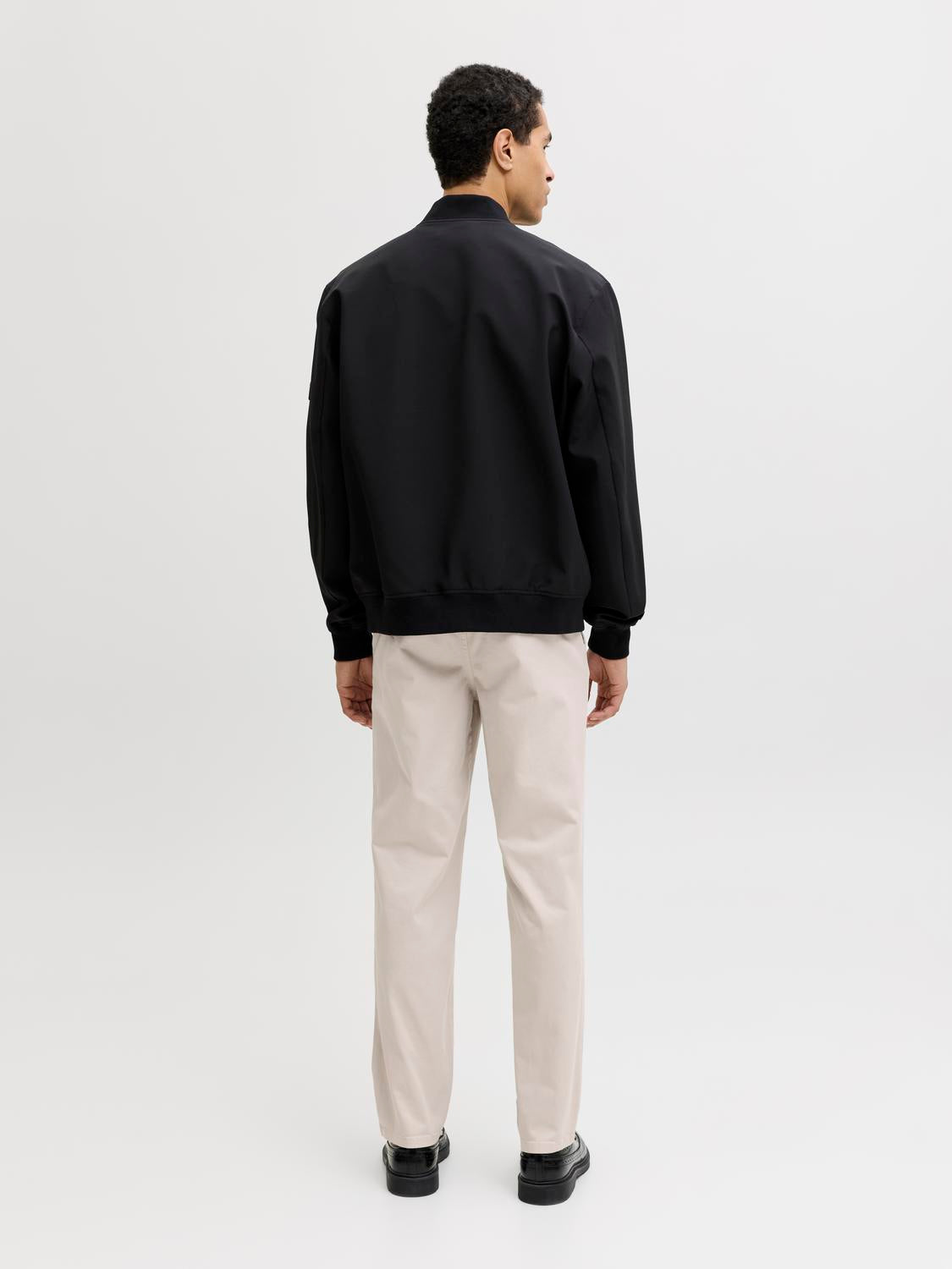 model_shot-back