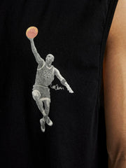 صورة مقربة لتفاصيل القماش والطباعة.