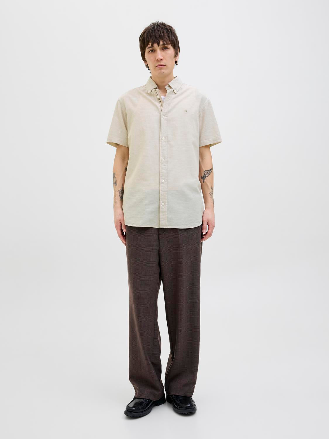 model_shot-front_full