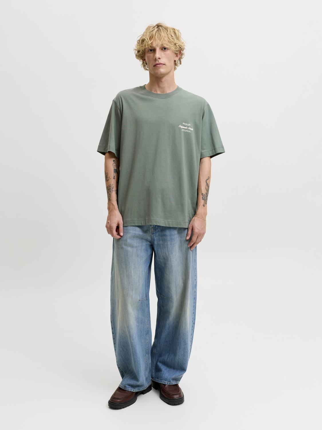 model_shot-front_full