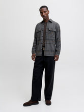 model_shot-front_full