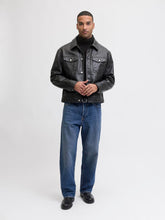 model_shot-front_full