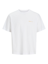 صورة أمامية لـ تيشيرت رجالي أبيض مطبوع من جاك آند جونز