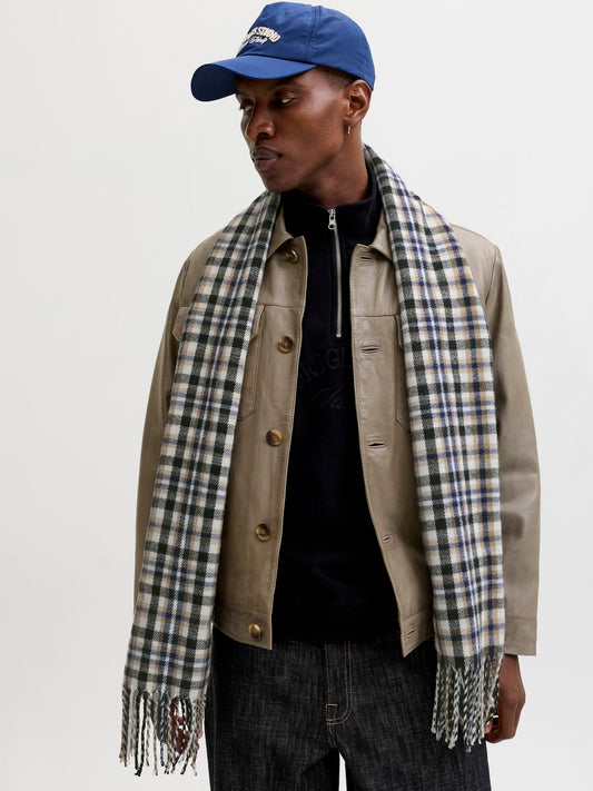 model_shot-front