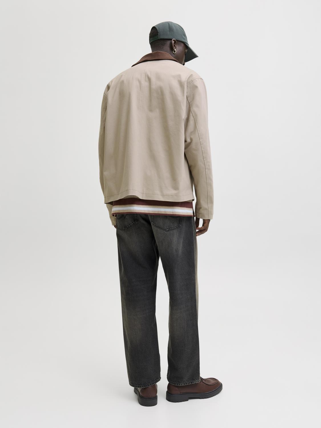 model_shot-back