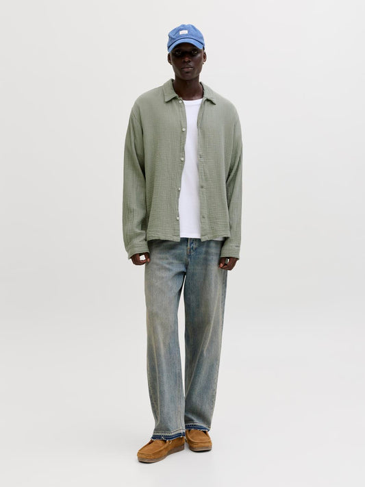 model_shot-front_full