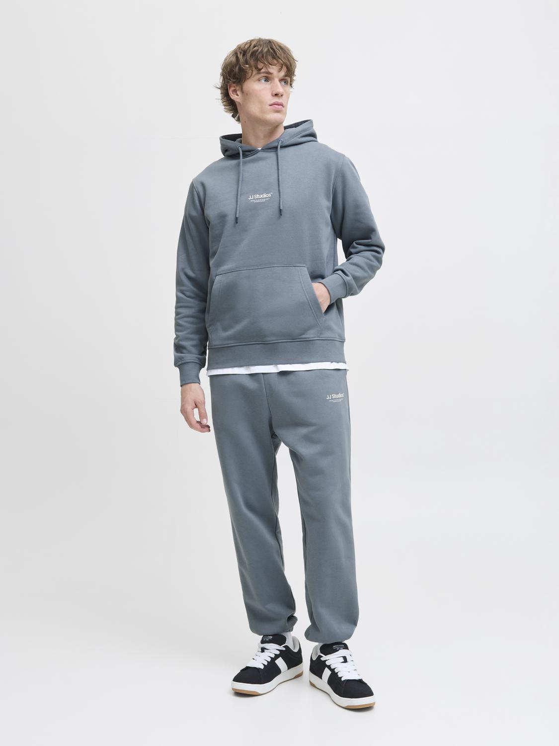 model_shot-front_full